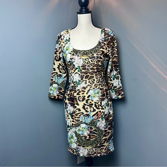 Printed lace order sleeve animal and floral print body con dress. - Picture 4 of 11